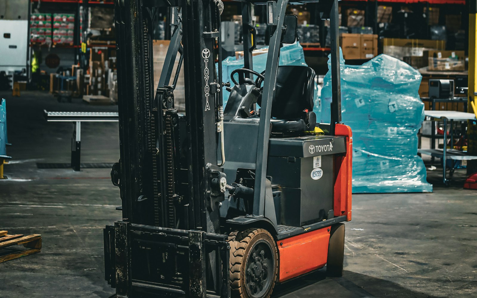 Collection of cargo from the customs warehouse and delivery to your address